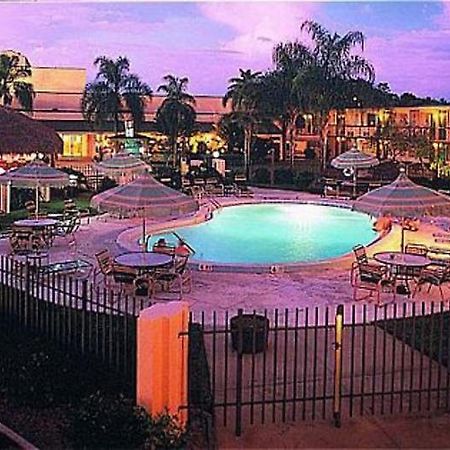 Clarion Hotel Fort Myers Buitenkant foto